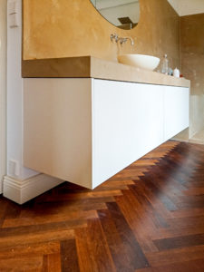 Badezimmerunterschrank in weiß