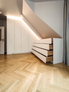 Weißes Sideboard mit Neutralweißem LED Licht