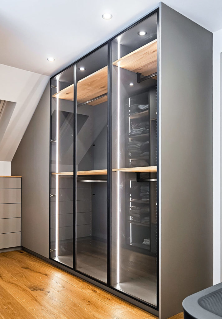 Dachschrägenschrank grau