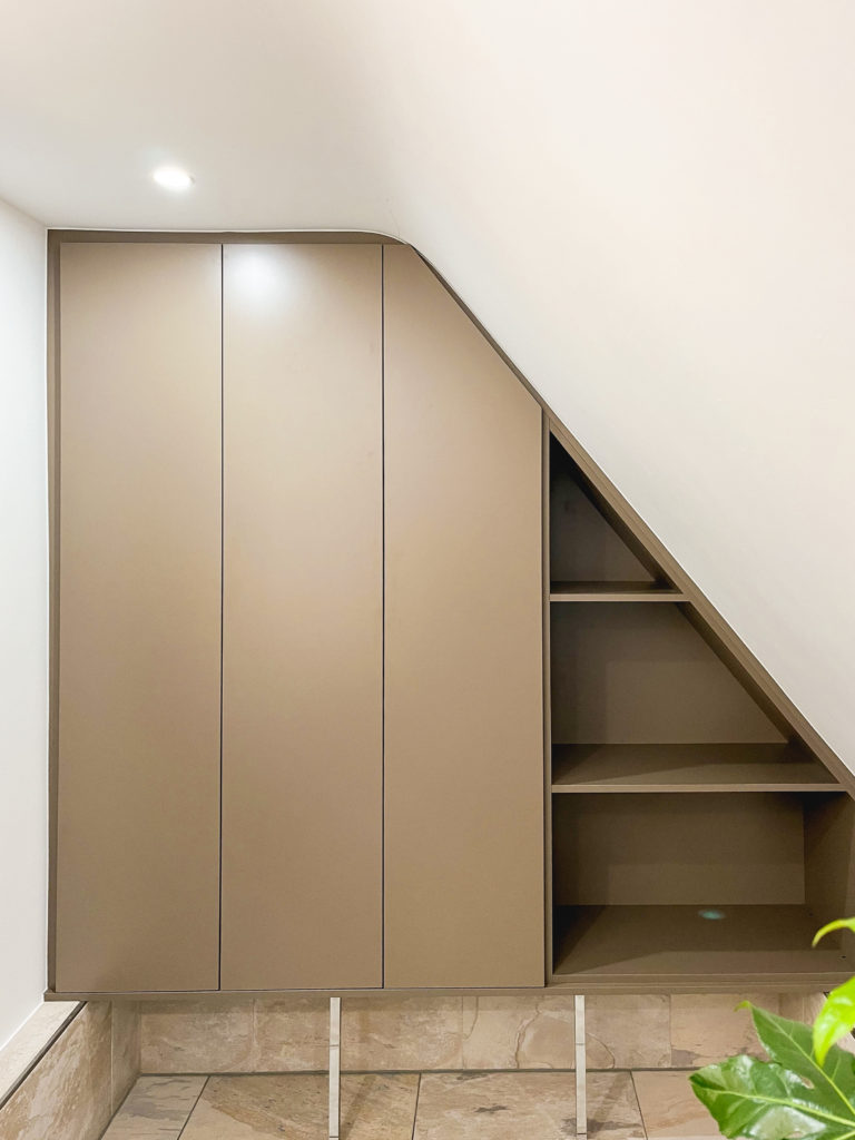 Dachschrägenschrank braun