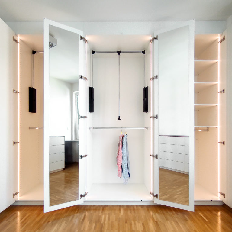 Eckschrank weiß Kleiderlift