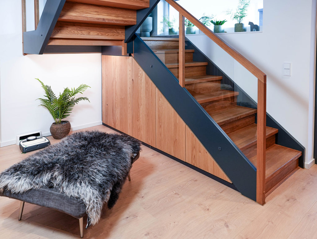 Treppenunterschrank Eiche Wild