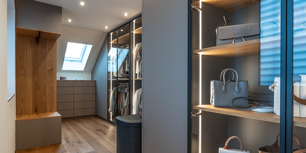 Ankleidezimmer mit Eiche in Anthrazit als Blogbeitragsbild