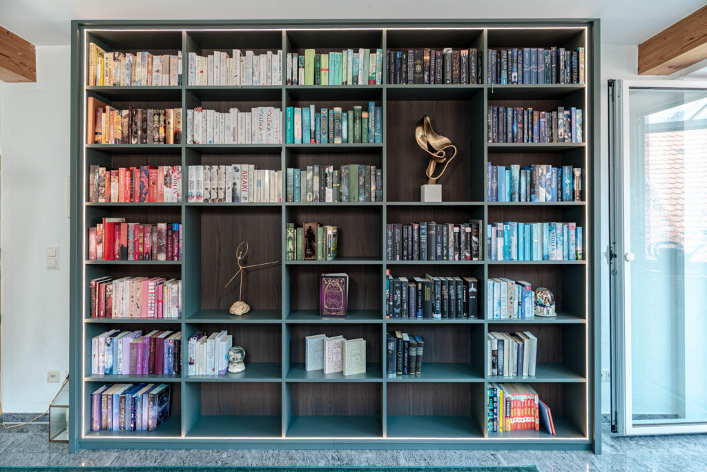 Bücherregal Tannengrün Frontansicht