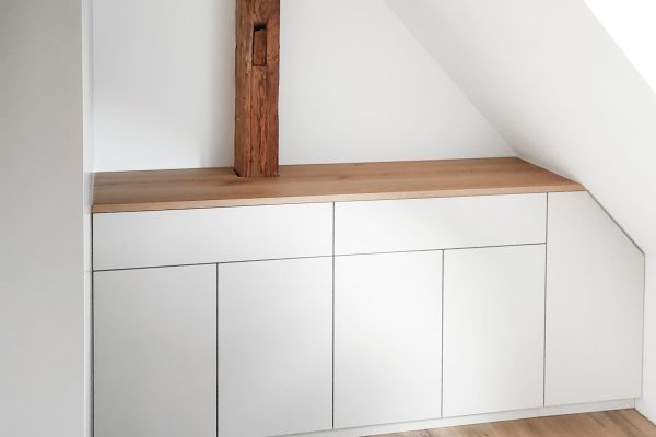 Dachschräge Sichtbalken Grau