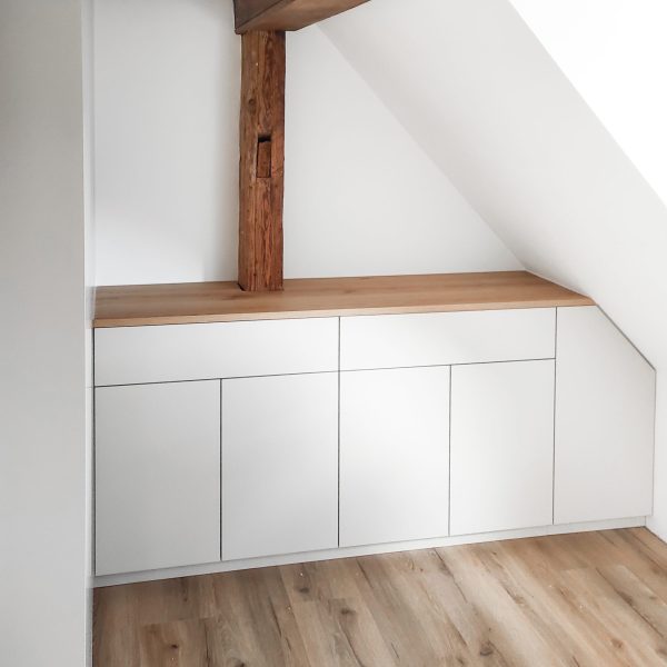 Dachschräge Sichtbalken Grau