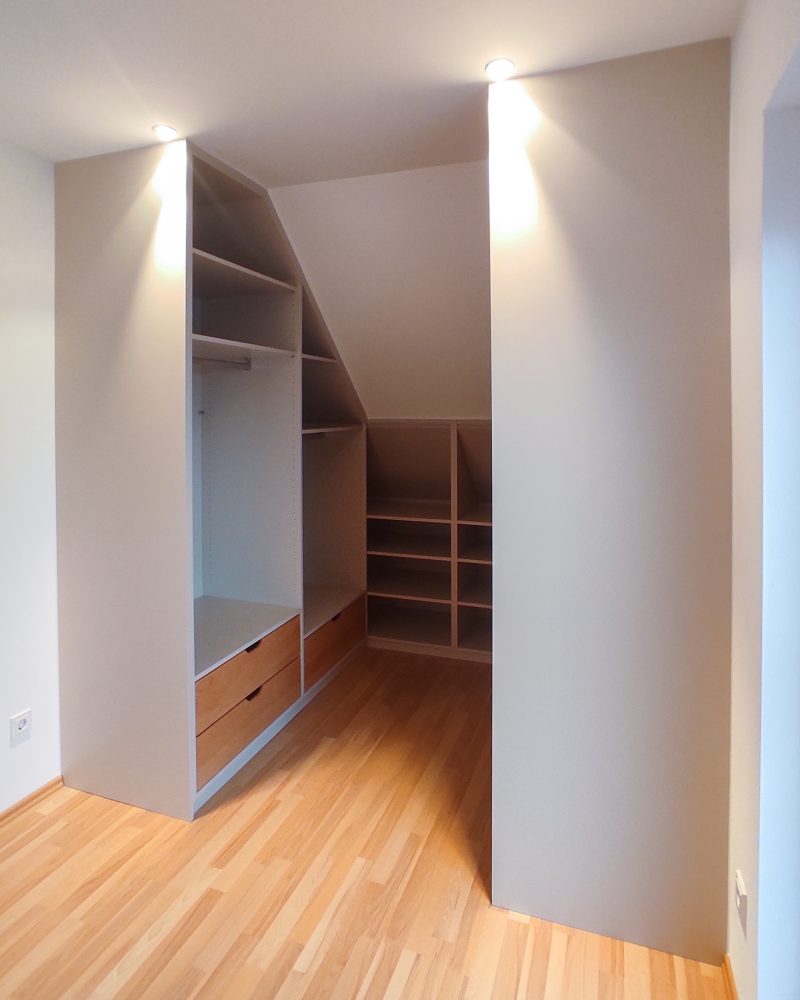 Dachschrägenschrank grau