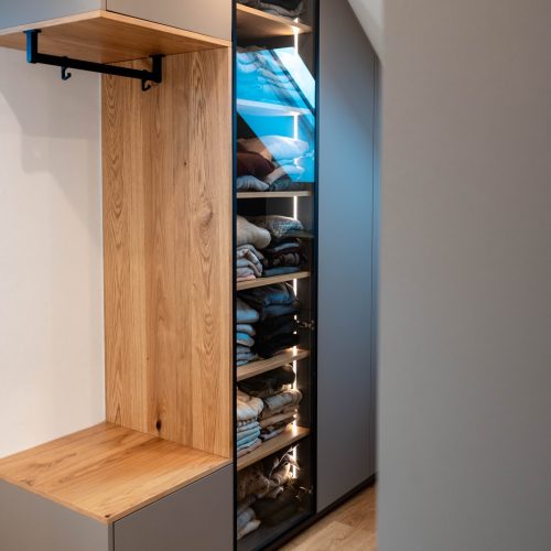 Ankleidezimmer Eiche Anthrazit LED Glastüren mit Alurahmen schwarz