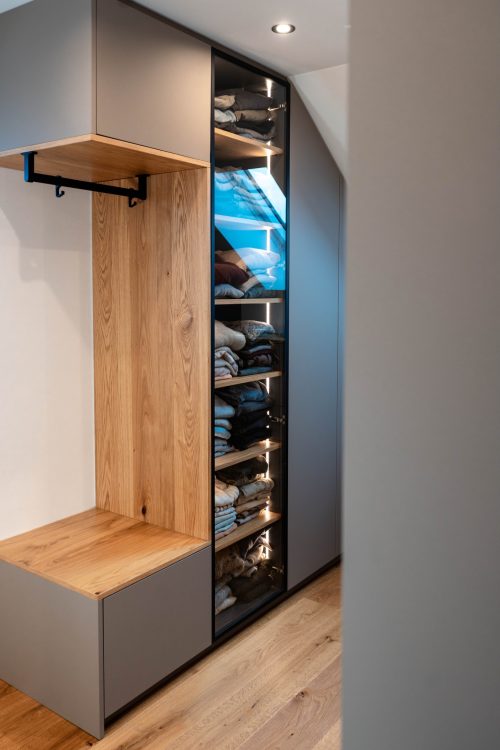 Ankleidezimmer Eiche Anthrazit LED Glastüren mit Alurahmen schwarz