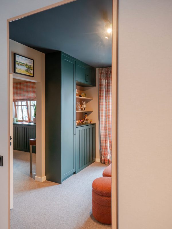 Ankleidezimmer Kassetenfronten Heizungsverkleidung Tannengrün