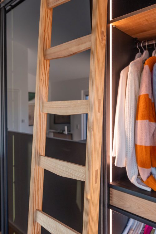 Schiebetürenschrank Glas schwarz offen