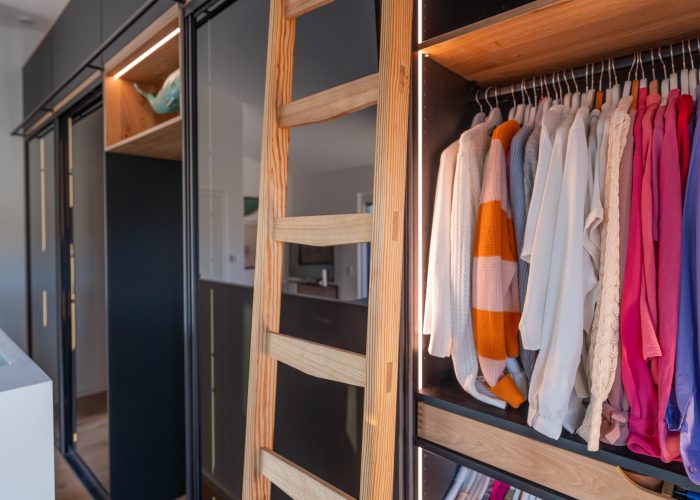 Schiebetürenschrank Glas schwarz offen