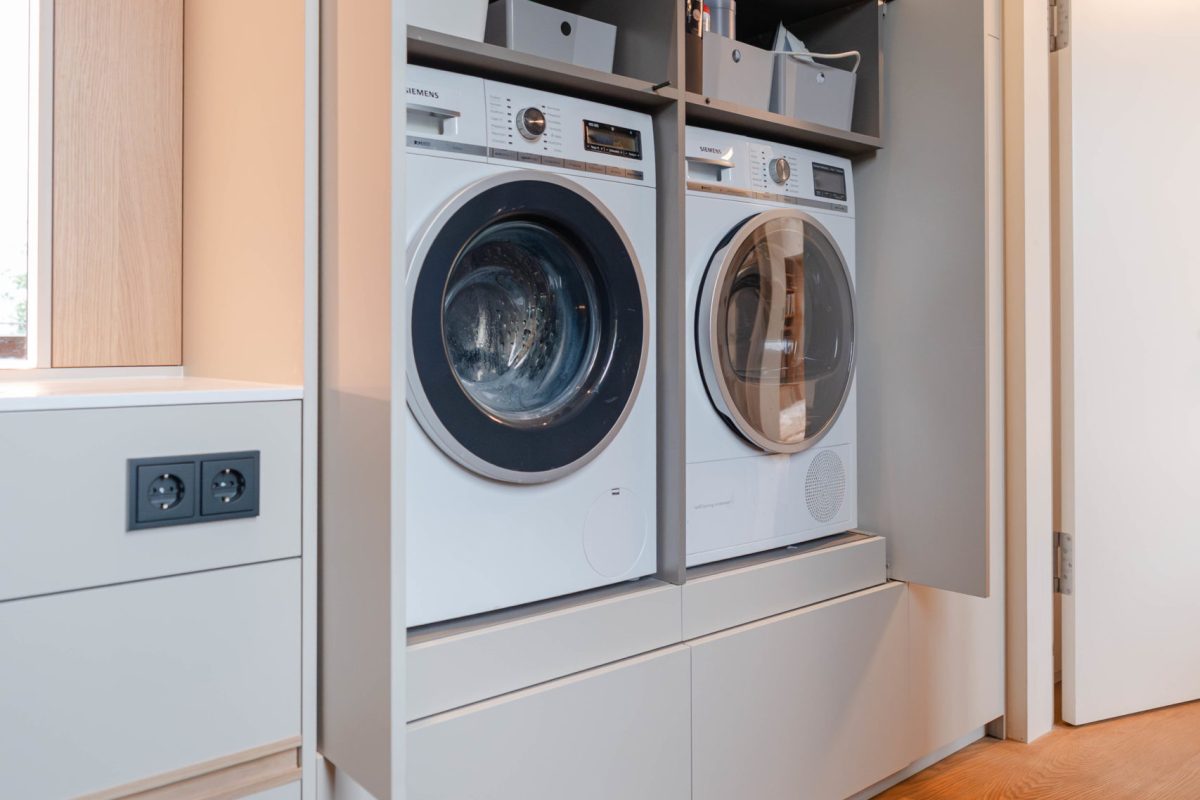 Badezimmerschrank Schrankwand Waschmaschine Trockner beige