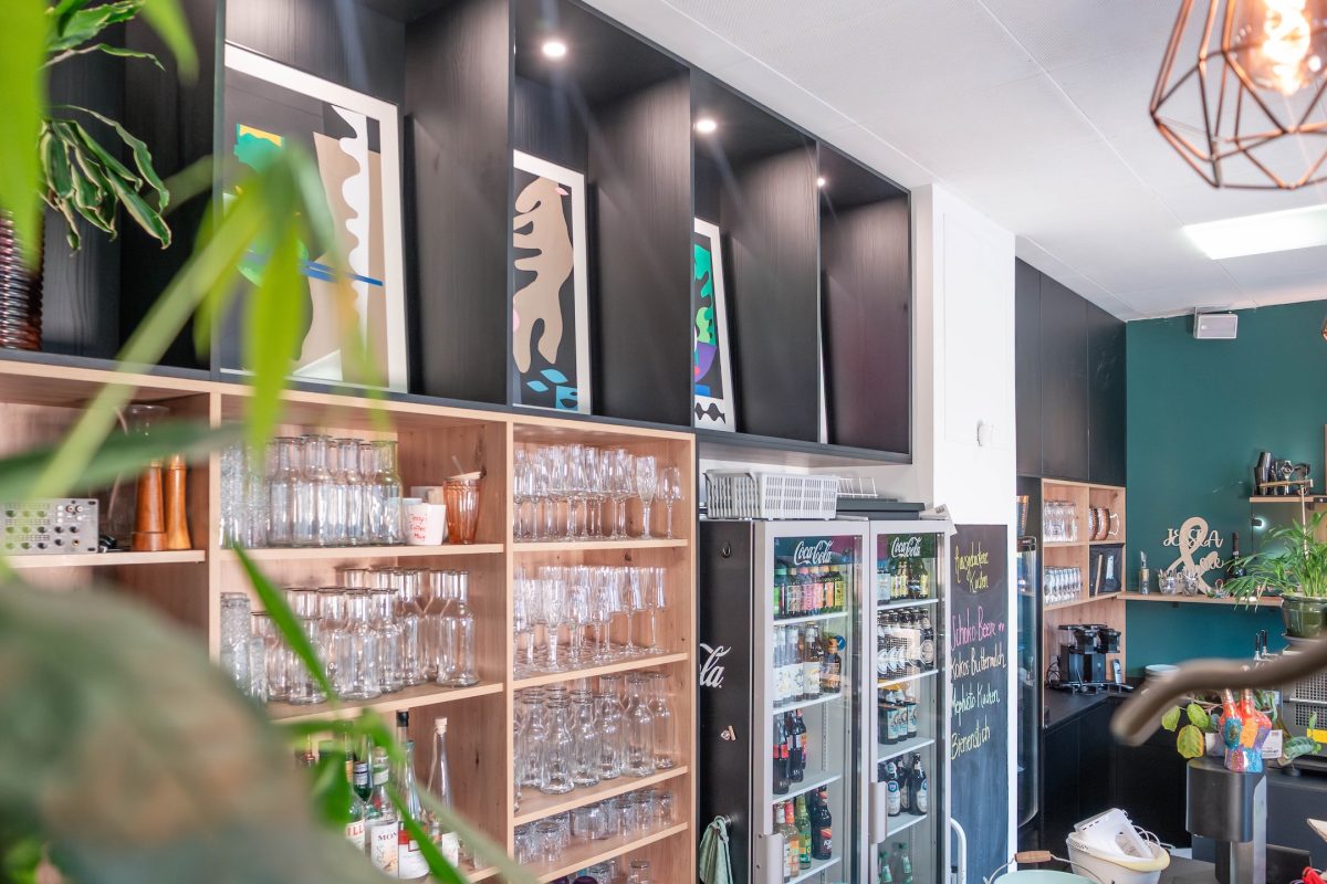 Barausstattung schwarz Struktur Eiche Übersicht