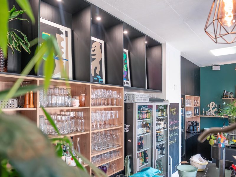 Barausstattung schwarz Struktur Eiche Übersicht