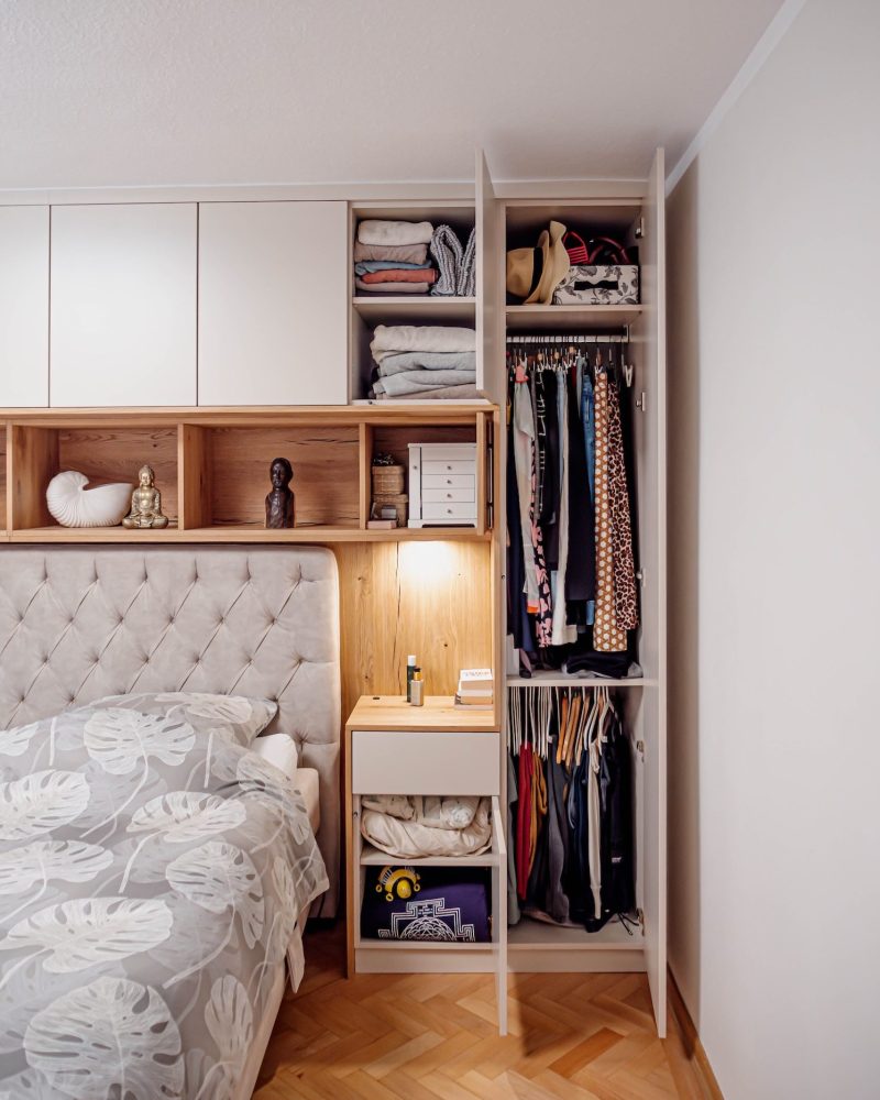 Betthinterbau Seitenansicht geöffnet Champagner Inlay Wildeiche LED Spots