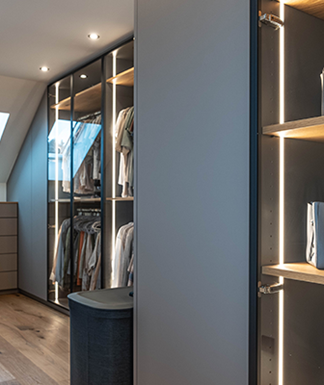 Ankleidezimmer mit Eiche in Anthrazit als Blogbeitragsbild