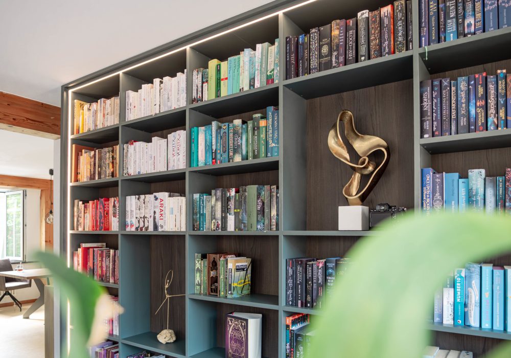 Bücherregal tannengrün Seitenansicht
