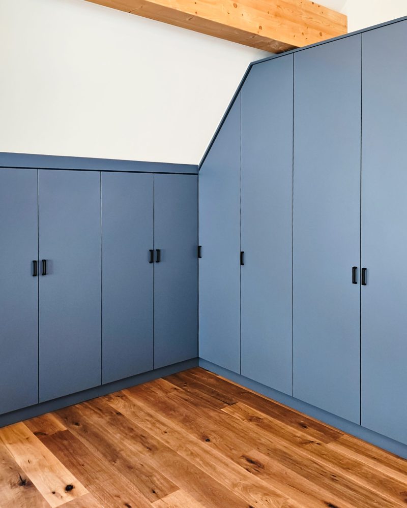 Dachschraegenschrank Nebelblau mit Griffen