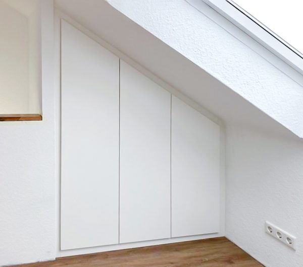 3-türiger Dachschrägenschrank in weiß