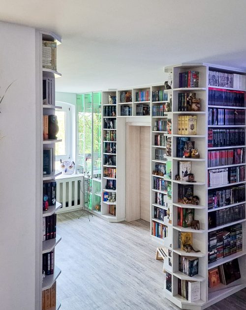 Individuelle Kundenwünsche Wohnwand für Bücher und DVDs