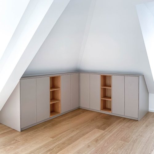 Drempelschrank beige Eichenfunier Inlay LED