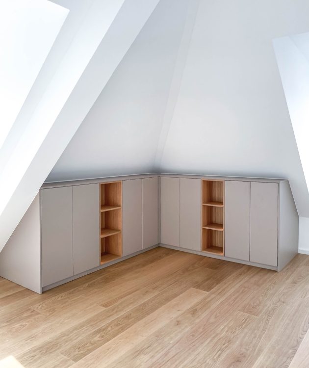 Drempelschrank beige Eichenfunier Inlay LED