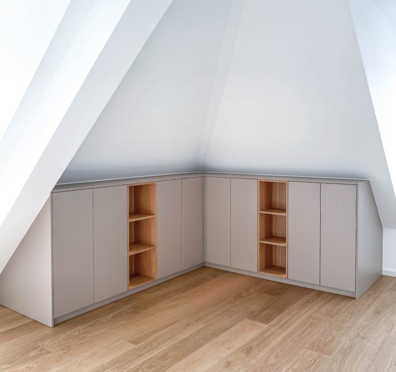 Drempelschrank beige Eichenfunier Inlay LED