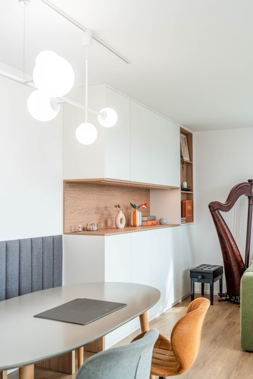 Einbauschrank matt weiss Inlay Eiche LED