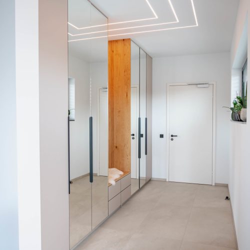 Flurschrank champagner Spiegeltüren mit Paneelen und LED