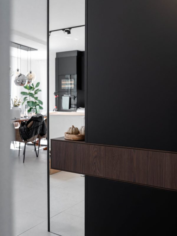 Garderobenschrank schwarz matt Sideboard mit Ganzkörperspiegel