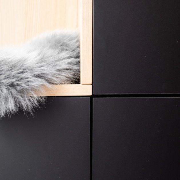 Detailansicht der Sitzgelegenheit innerhalb einer Garderobe