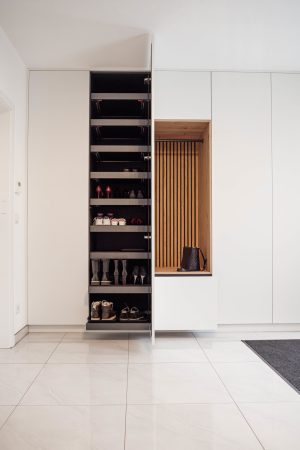 Garderobenschrank Schuhfach geöffnet