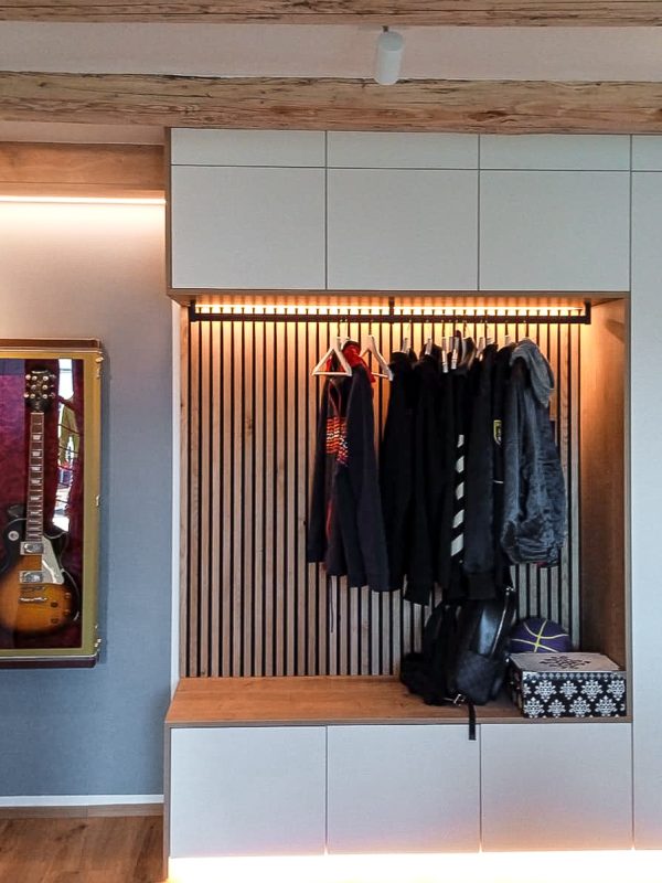 Garderobe mit LED Beleuchtung