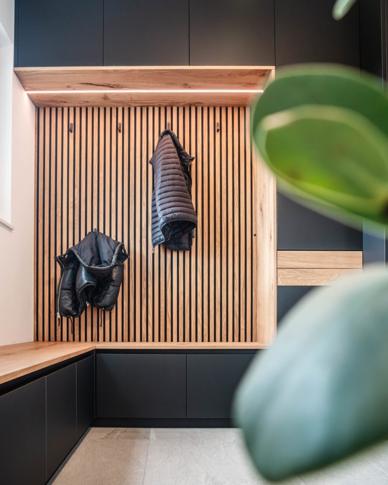 Garderobenschrank matt schwarz Antifingerprint Paneelen