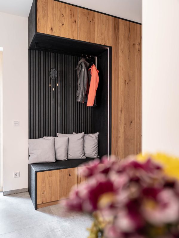 Garderobenschrank schwarz struktur Kohle Eiche LED