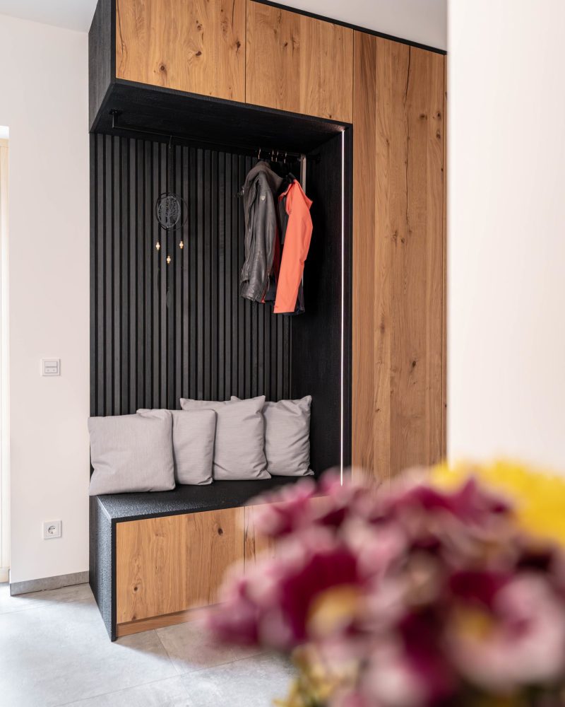 Garderobenschrank schwarz struktur Kohle Eiche LED