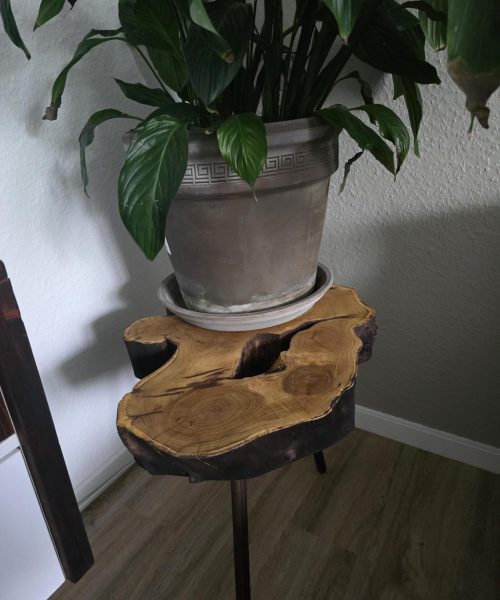 Khaled Turki Tisch Holzplatte organisch