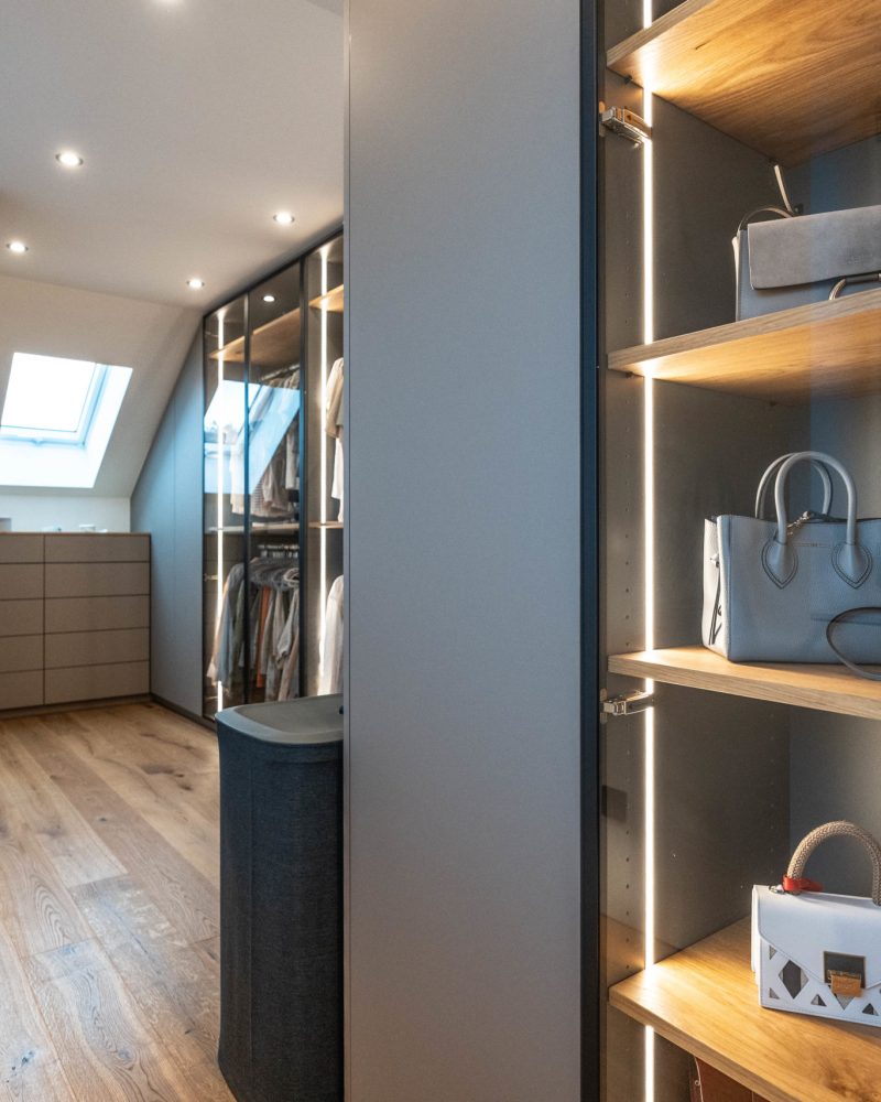 Ankleidezimmer Eiche Anthrazit LED mit Glastüren