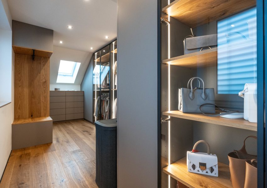 Ankleidezimmer Eiche Anthrazit LED mit Glastüren