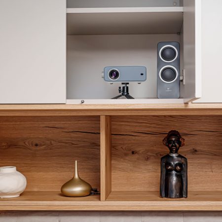 Bettumbau champagner Wildeiche mit verstecktem Beamer