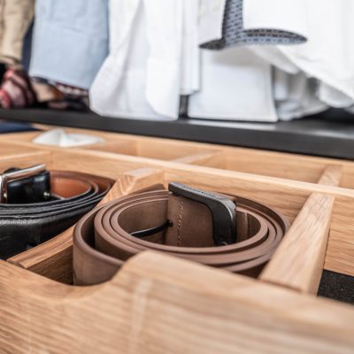 Kleiderschrank matt schwarz Rauchglas Alurahmen Eichenschublade Schmuckeinteilung