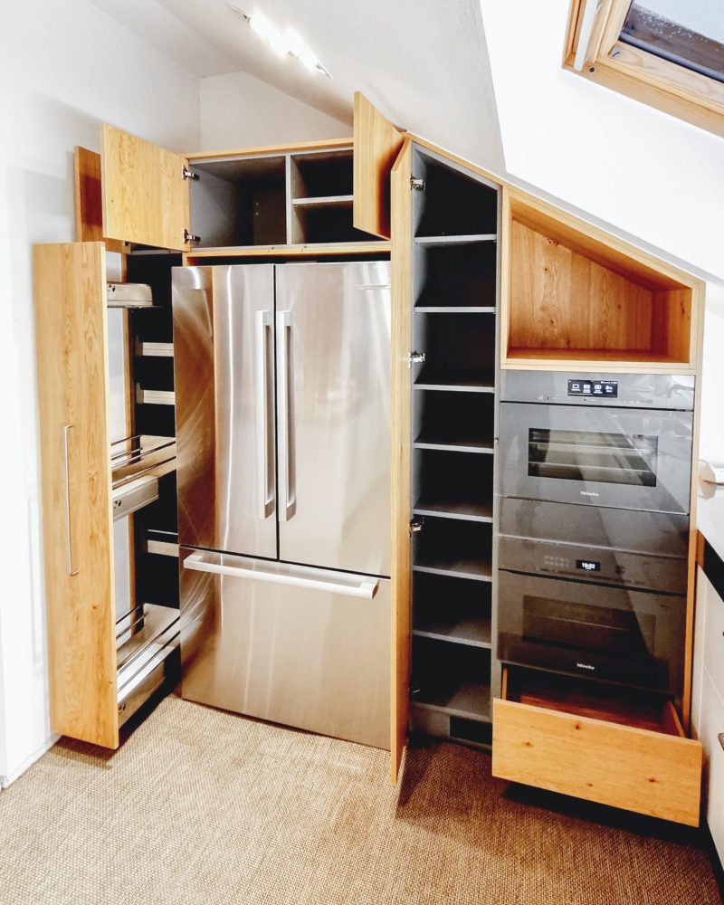 Küche unter Dachschräge in Wildeiche