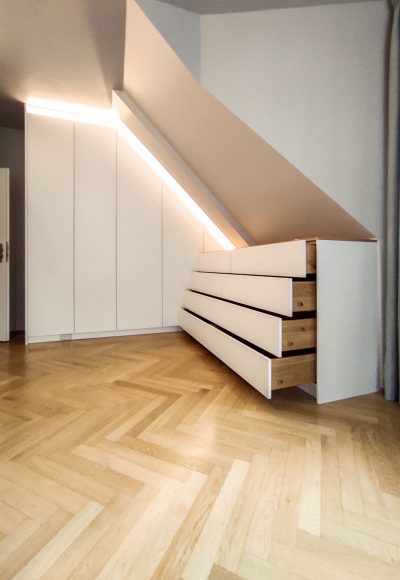 Weißes Sideboard mit Neutralweißem LED Licht