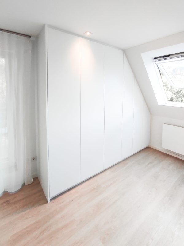 Dachschrägenschrank weiß matt