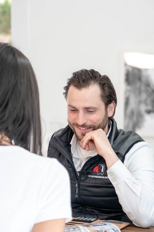 Planungsgespräch mit Kundin - die Schrankhelden