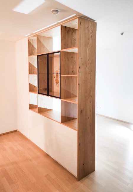 Raumtrenner Eiche Wild mit offenen Regalen