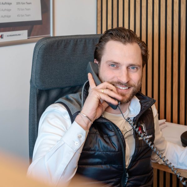 Telefonanruf von Schrankheld und Schreiner Thomas Gührs