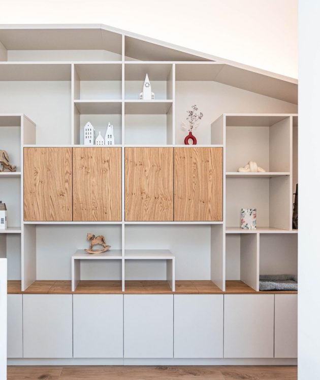 Flurschrank in beige mit fresko Türen in Eiche