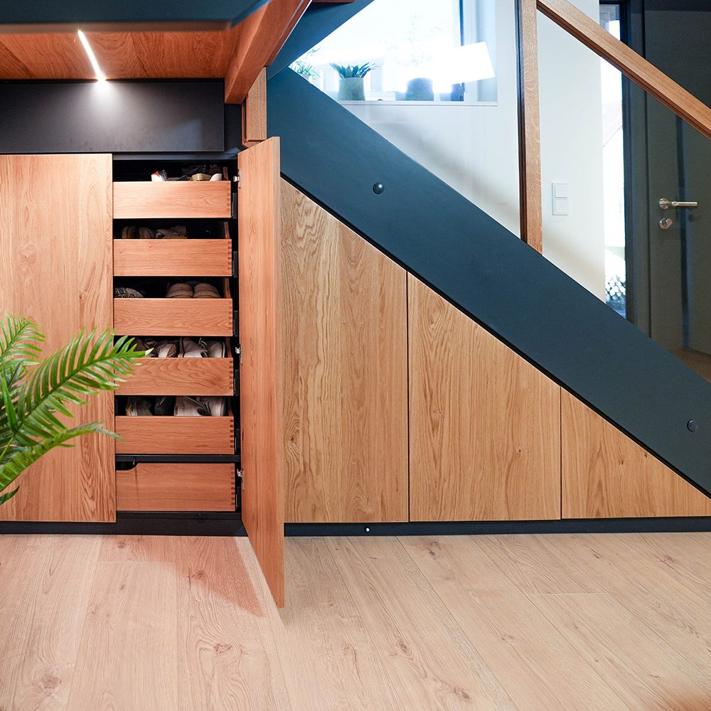 Treppenunterschrank Eiche Wild geöffnet